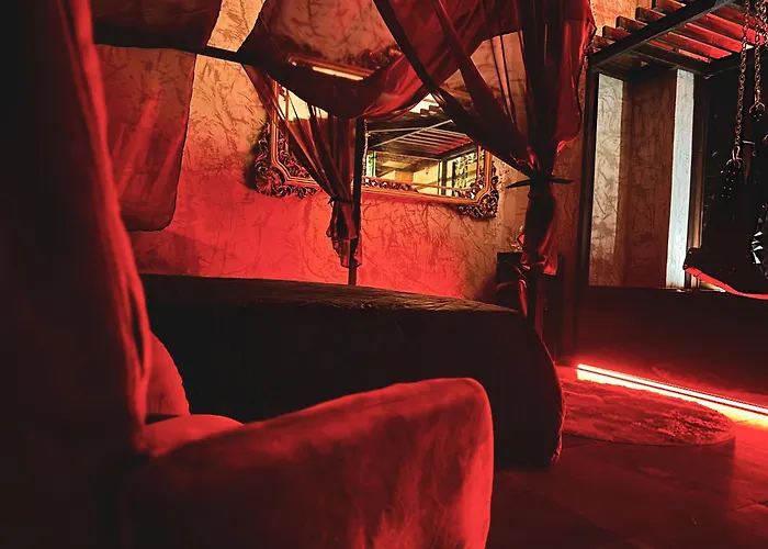 Black Hole Rooms