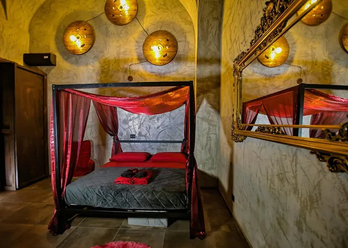 Black Hole Rooms