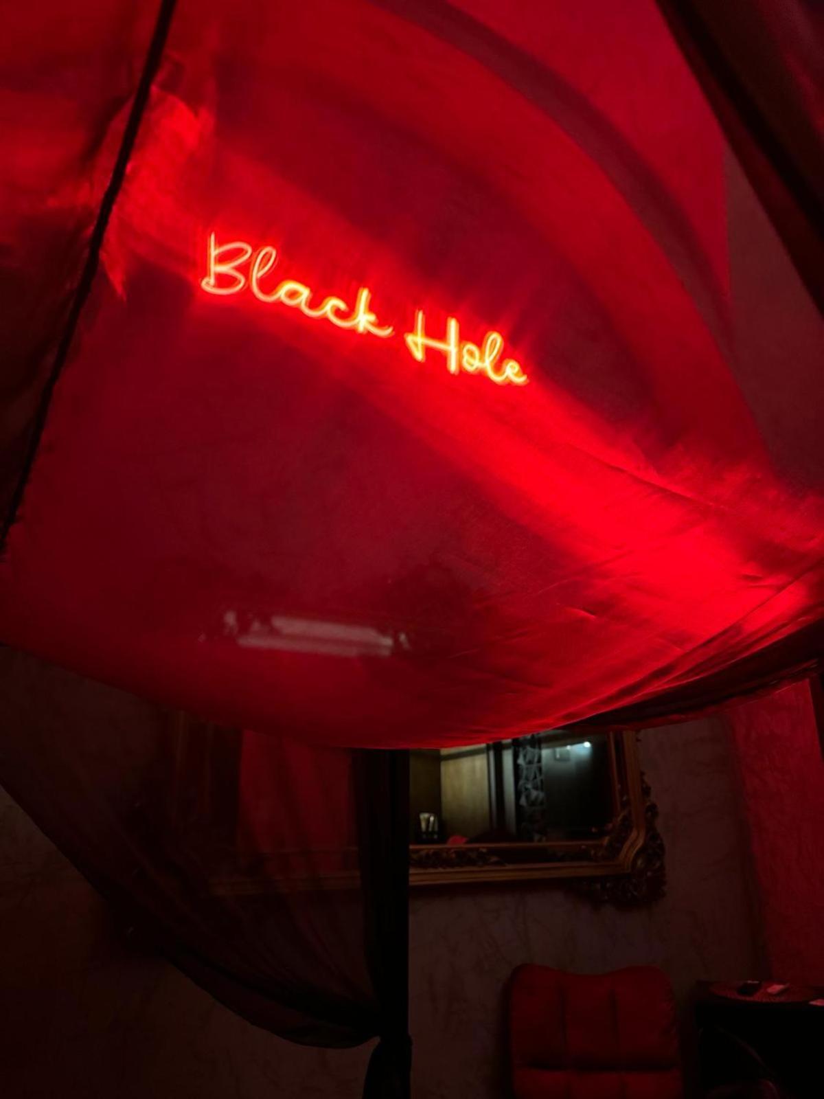 Black Hole *