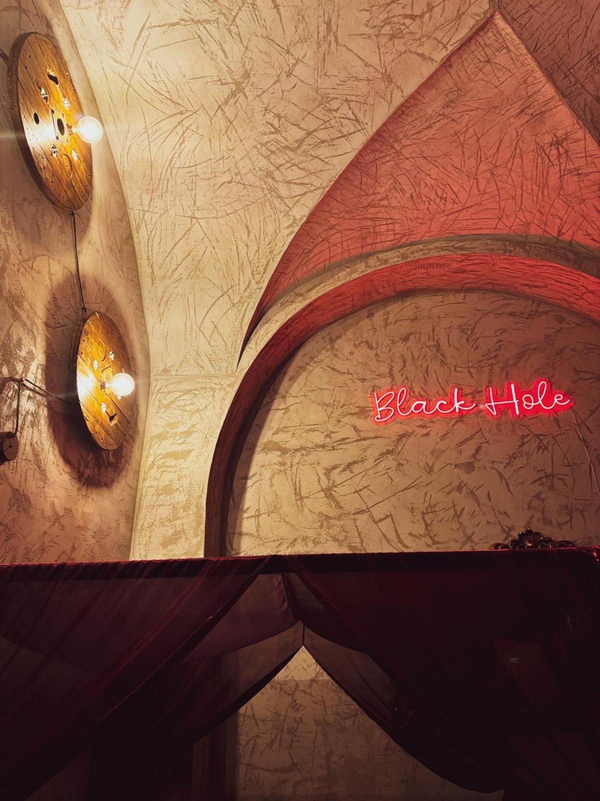 Black Hole *